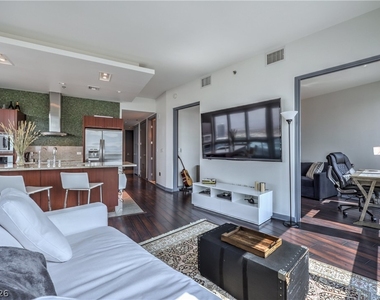 4471 Dean Martin Drive - Photo Thumbnail 10