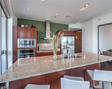 4471 Dean Martin Drive - Photo Thumbnail 11