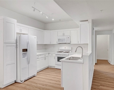 2291 W Horizon Ridge Parkway - Photo Thumbnail 1
