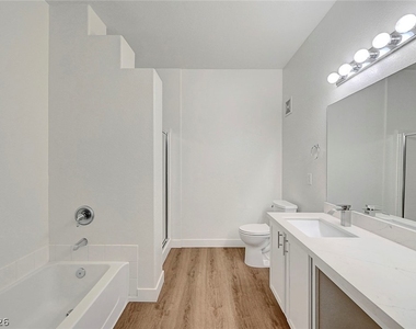 2291 W Horizon Ridge Parkway - Photo Thumbnail 5