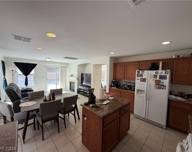 2515 Begonia Valley Avenue - Photo Thumbnail 10