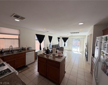 2515 Begonia Valley Avenue - Photo Thumbnail 9
