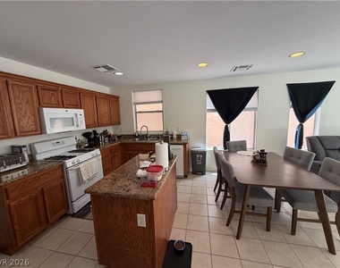 2515 Begonia Valley Avenue - Photo Thumbnail 7