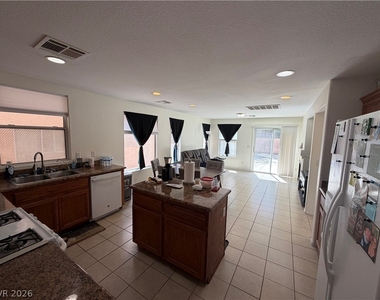 2515 Begonia Valley Avenue - Photo Thumbnail 8
