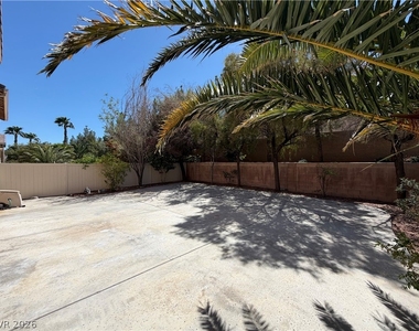 2515 Begonia Valley Avenue - Photo Thumbnail 28