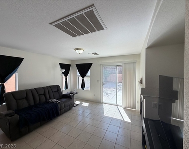 2515 Begonia Valley Avenue - Photo Thumbnail 4