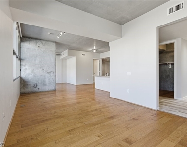 353 E Bonneville Avenue - Photo Thumbnail 9
