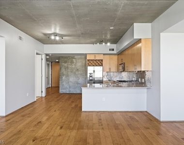 353 E Bonneville Avenue - Photo Thumbnail 4