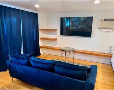 3418 Oneida Way - Photo Thumbnail 3