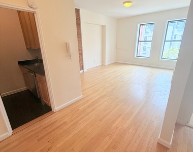 46 West 73rd Street - Photo Thumbnail 3