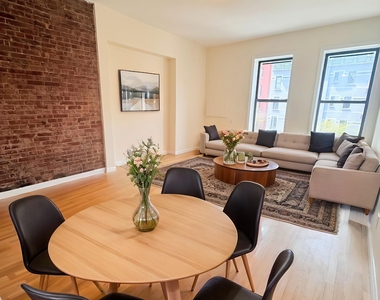 46 West 73rd Street - Photo Thumbnail 2