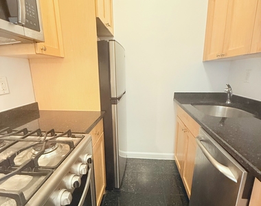 46 West 73rd Street - Photo Thumbnail 4