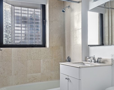 West 48th Street - Photo Thumbnail 5