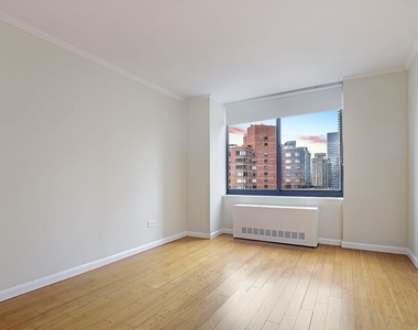 West 48th Street - Photo Thumbnail 3