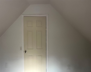 127 Burbank Ave - Photo Thumbnail 7