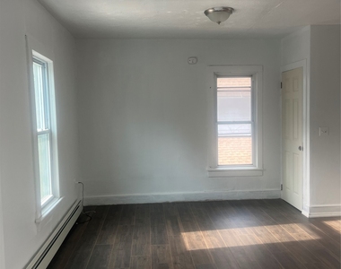 127 Burbank Ave - Photo Thumbnail 2