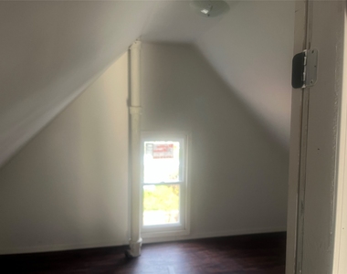 127 Burbank Ave - Photo Thumbnail 9