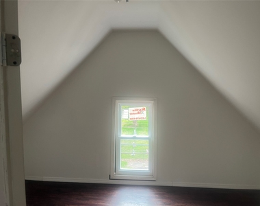 127 Burbank Ave - Photo Thumbnail 8