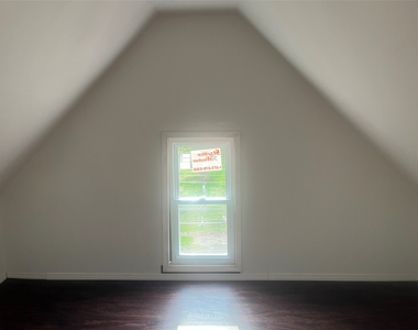 127 Burbank Ave - Photo Thumbnail 6