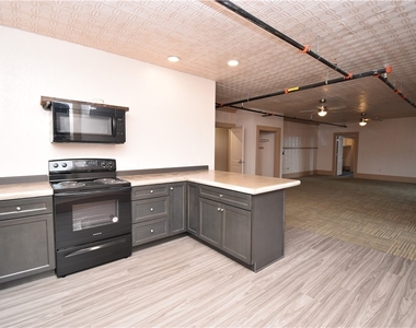 152 Court Street - Photo Thumbnail 4