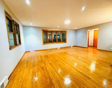 2791 N Forest Road - Photo Thumbnail 3