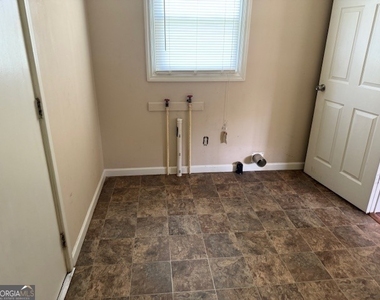 135 Fairview Avenue - Photo Thumbnail 11