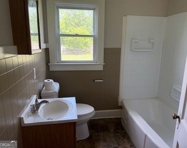 135 Fairview Avenue - Photo Thumbnail 7
