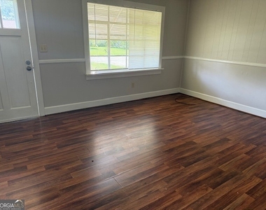135 Fairview Avenue - Photo Thumbnail 9