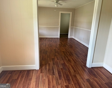 135 Fairview Avenue - Photo Thumbnail 2