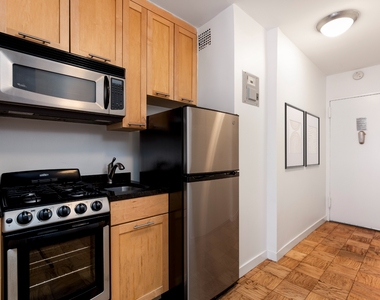East 36th Street - Photo Thumbnail 4