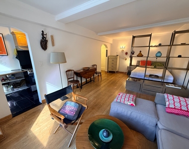 319 East 50th Street - Photo Thumbnail 2