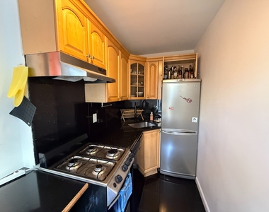 319 East 50th Street - Photo Thumbnail 5