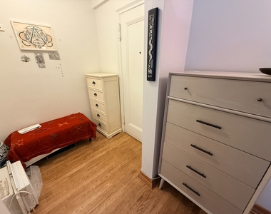 319 East 50th Street - Photo Thumbnail 14