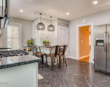 148 Heck Avenue - Photo Thumbnail 10