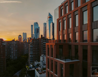 West 28th Street - Photo Thumbnail 5