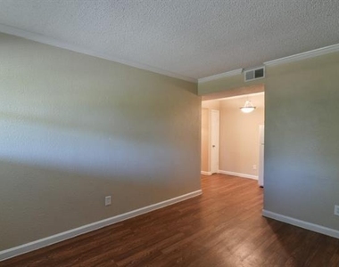 8128 Barclay Street - Photo Thumbnail 5