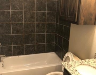 2309 N Elm Street - Photo Thumbnail 4