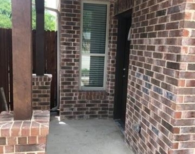 2309 N Elm Street - Photo Thumbnail 7