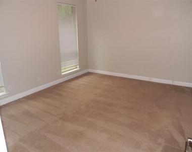 416 Roland Drive - Photo Thumbnail 11