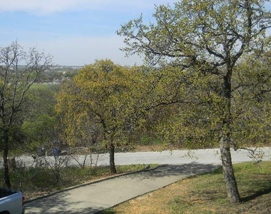416 Roland Drive - Photo Thumbnail 3