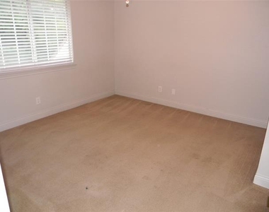 416 Roland Drive - Photo Thumbnail 14
