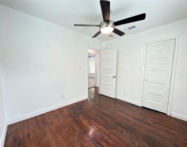 1804 Andrew Avenue - Photo Thumbnail 11