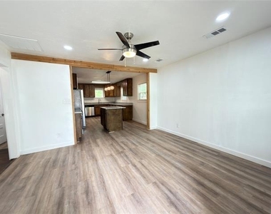 1804 Andrew Avenue - Photo Thumbnail 3