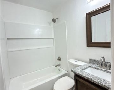 1804 Andrew Avenue - Photo Thumbnail 12
