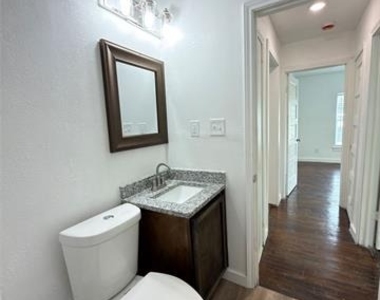 1804 Andrew Avenue - Photo Thumbnail 13