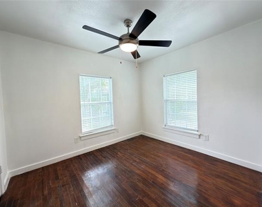 1804 Andrew Avenue - Photo Thumbnail 10