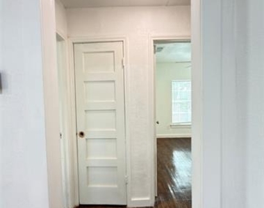 1804 Andrew Avenue - Photo Thumbnail 9