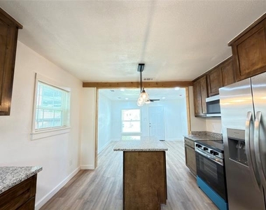 1804 Andrew Avenue - Photo Thumbnail 8