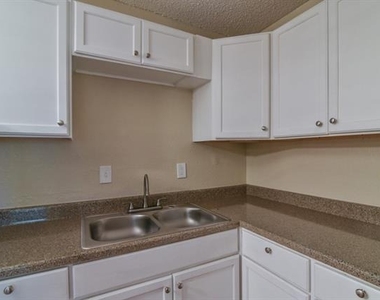 8128 Barclay Street - Photo Thumbnail 10