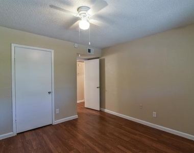8128 Barclay Street - Photo Thumbnail 6